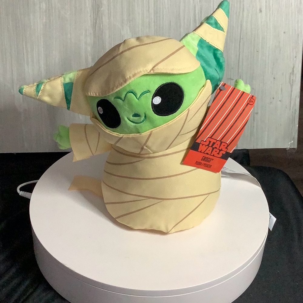 Disney Store Star Wars Mandalorian Grogu Mummy  9.5 inches tall NWT
